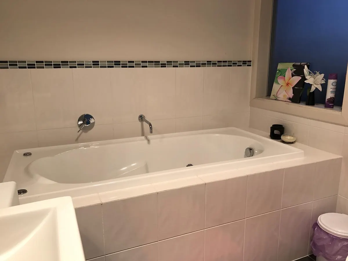 Grange Adelaide B&B 0*,